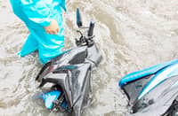 Following the sudden heavy rain in the metro on Friday morning, some roads are already in knee-deep floods especially along Kalaw in Manila.