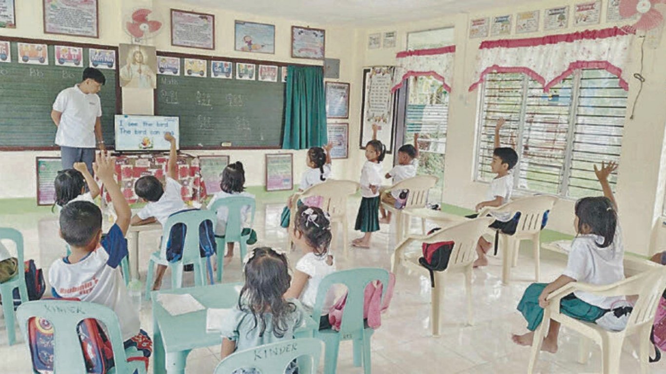 Energizing minds for the future. One Meralco Foundation powered Rosario Elementary School in Mauban, Quezon under its school electrification program. With solar-powered electricity enabling the use of educational tools like television, students are now more engaged and participative in classroom activities.