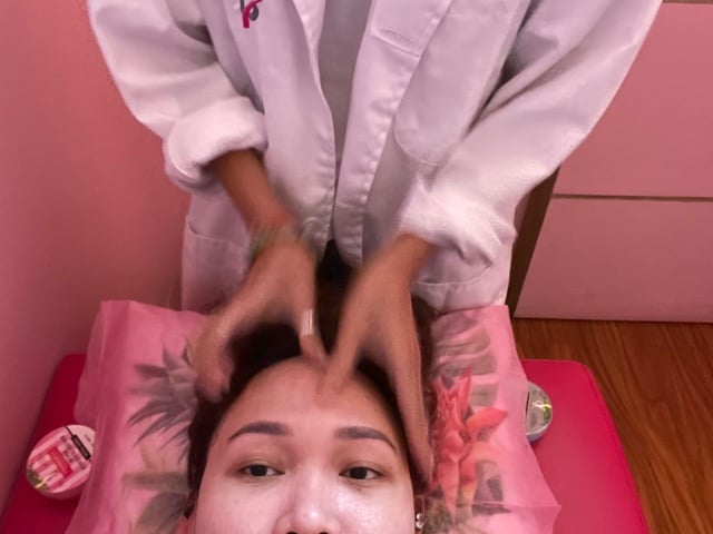 Eyebrow Threading by Browhaus, head massage by Pink Parlour using the clinic's own signature balms.