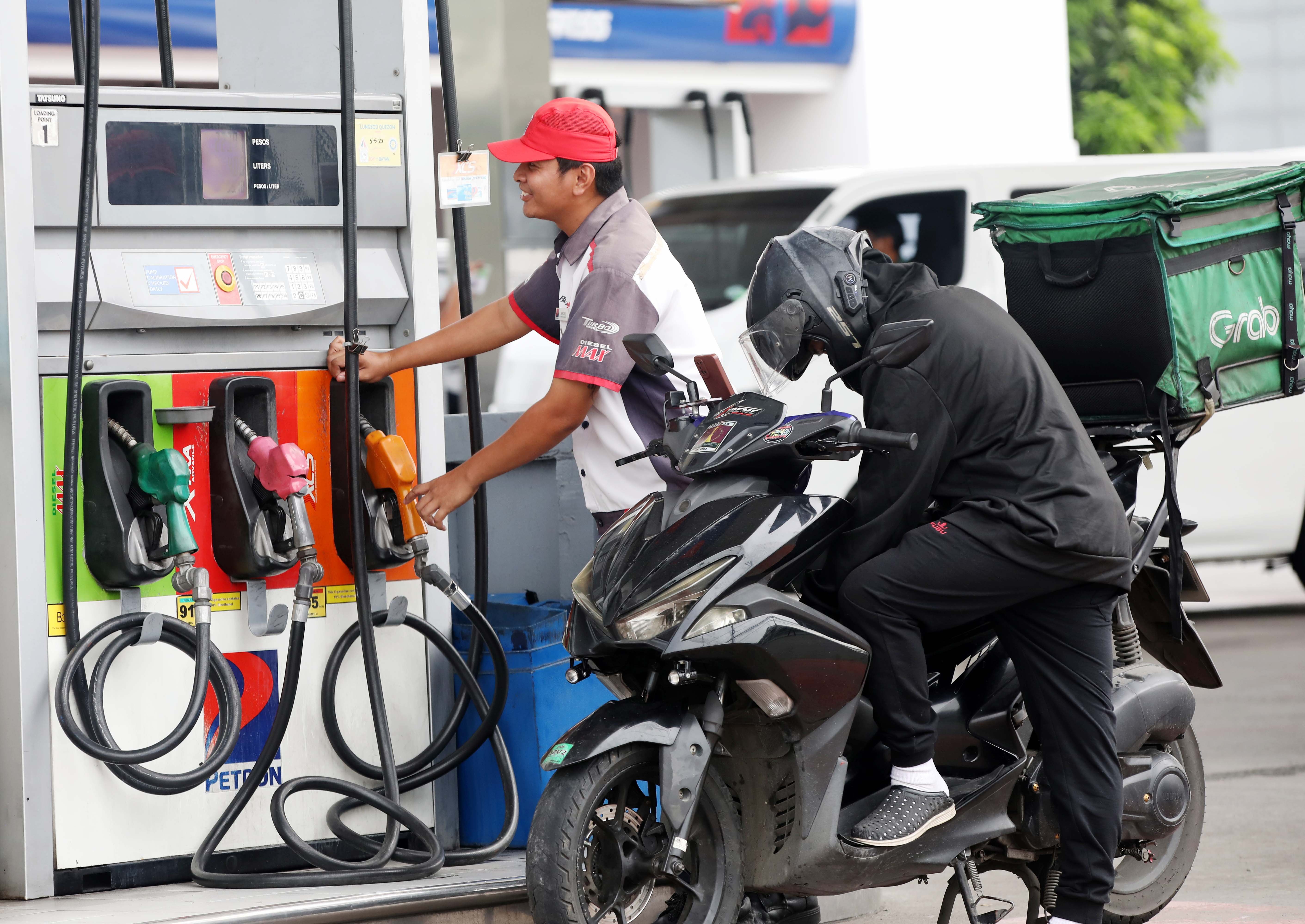 Oil prices seen dropping next week
