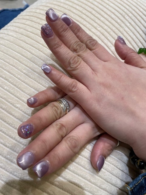 Cat’s Eye nails by Ukiyo.