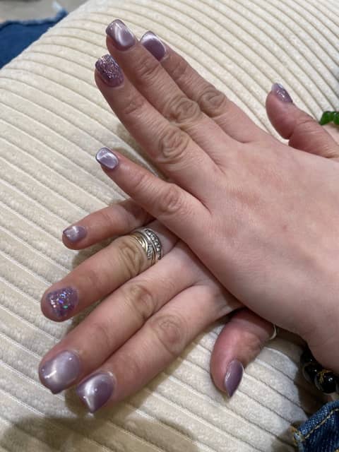 Cat’s Eye nails by Ukiyo.
