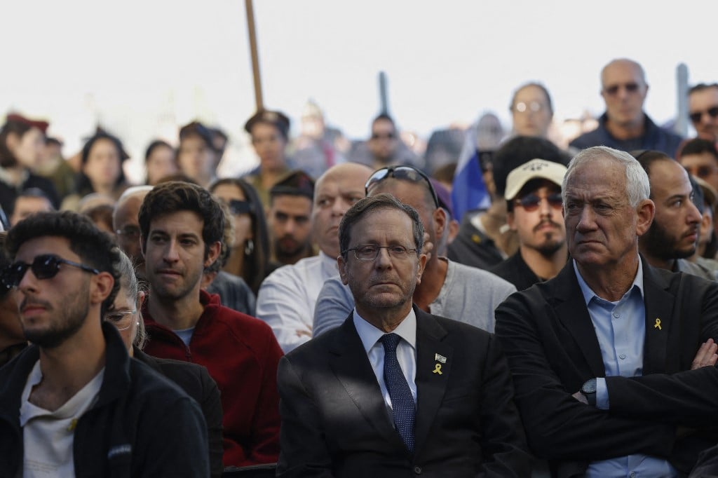 Netanyahu rival offers political truce to help secure Gaza hostage deal