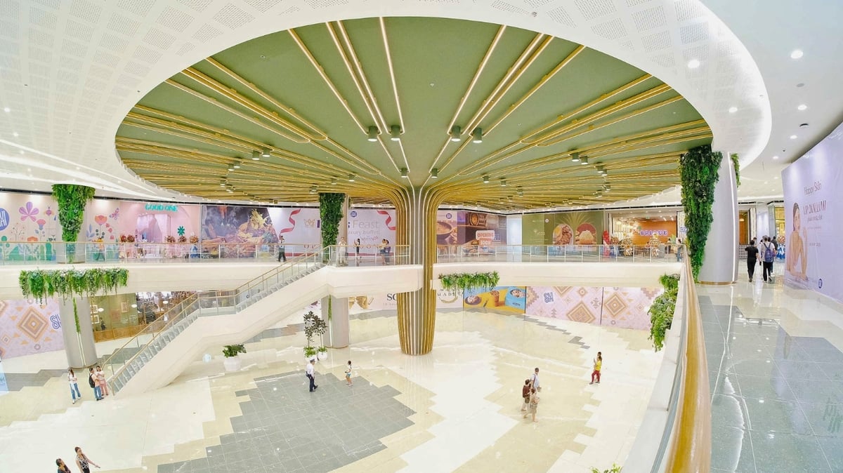 The Tree of Life of SM City Davao is a tribute to Davao’s natural splendor, inspired by the majesty of Mt. Apo, the richness of its lush forests, and the enduring symbols of strength and freedom embodied by the Philippine Eagle.