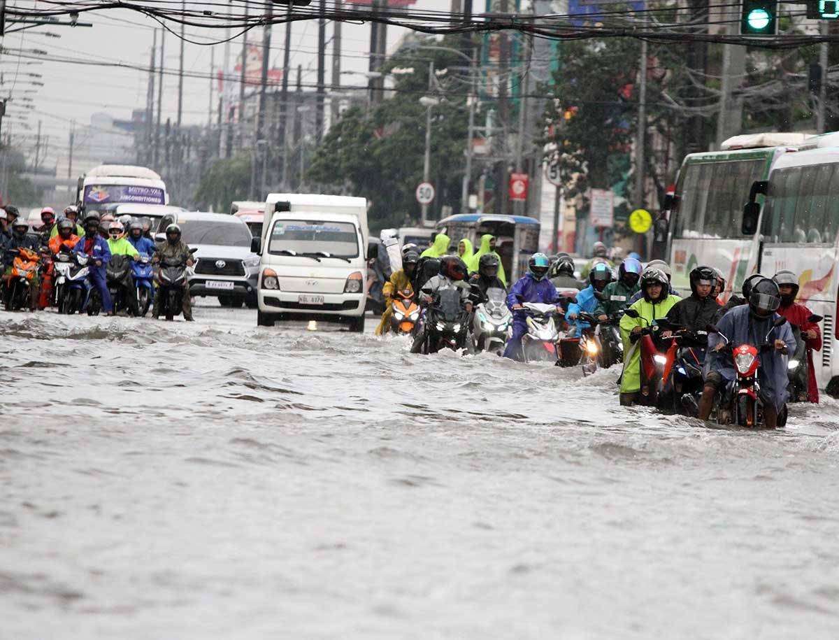 Valenzuela tackles flood woes during summit