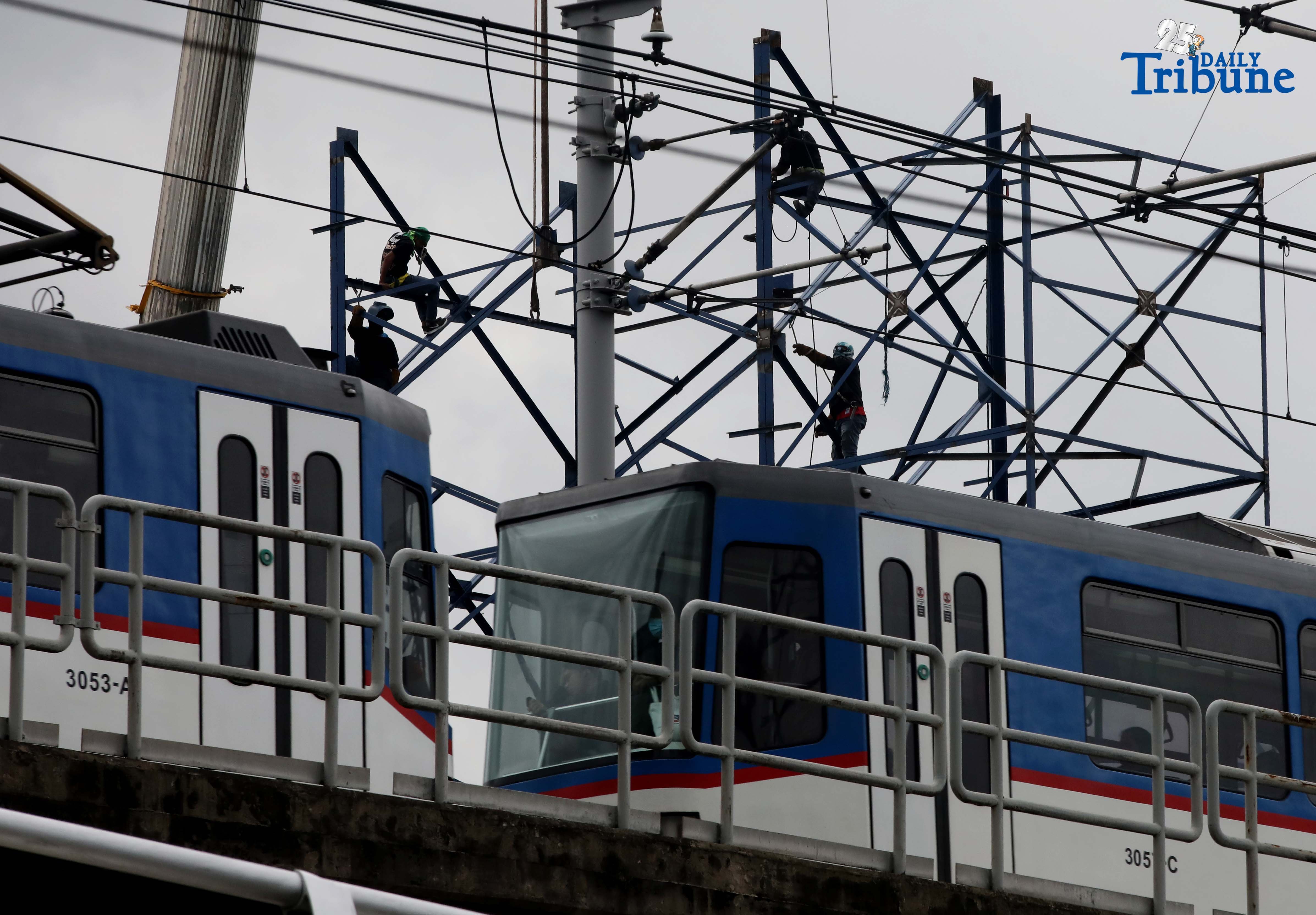 Another billboard takes shape on busy EDSA stretch