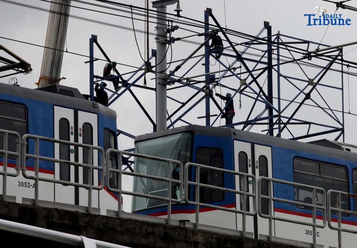 Another billboard takes shape on busy EDSA stretch
