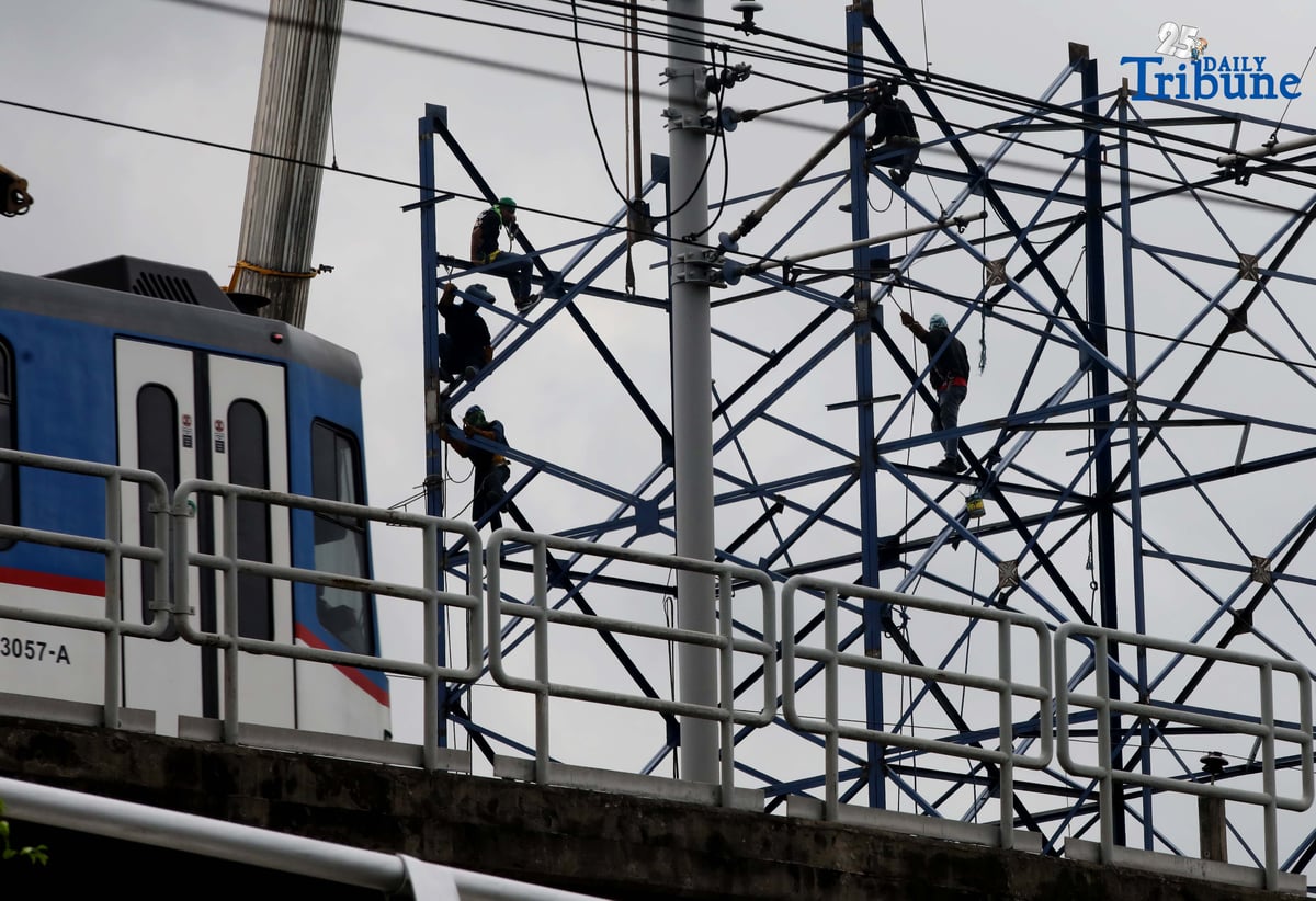 Workers put up a billboard along EDSA in Kamias, Quezon City, on Saturday, August 23, 2025.