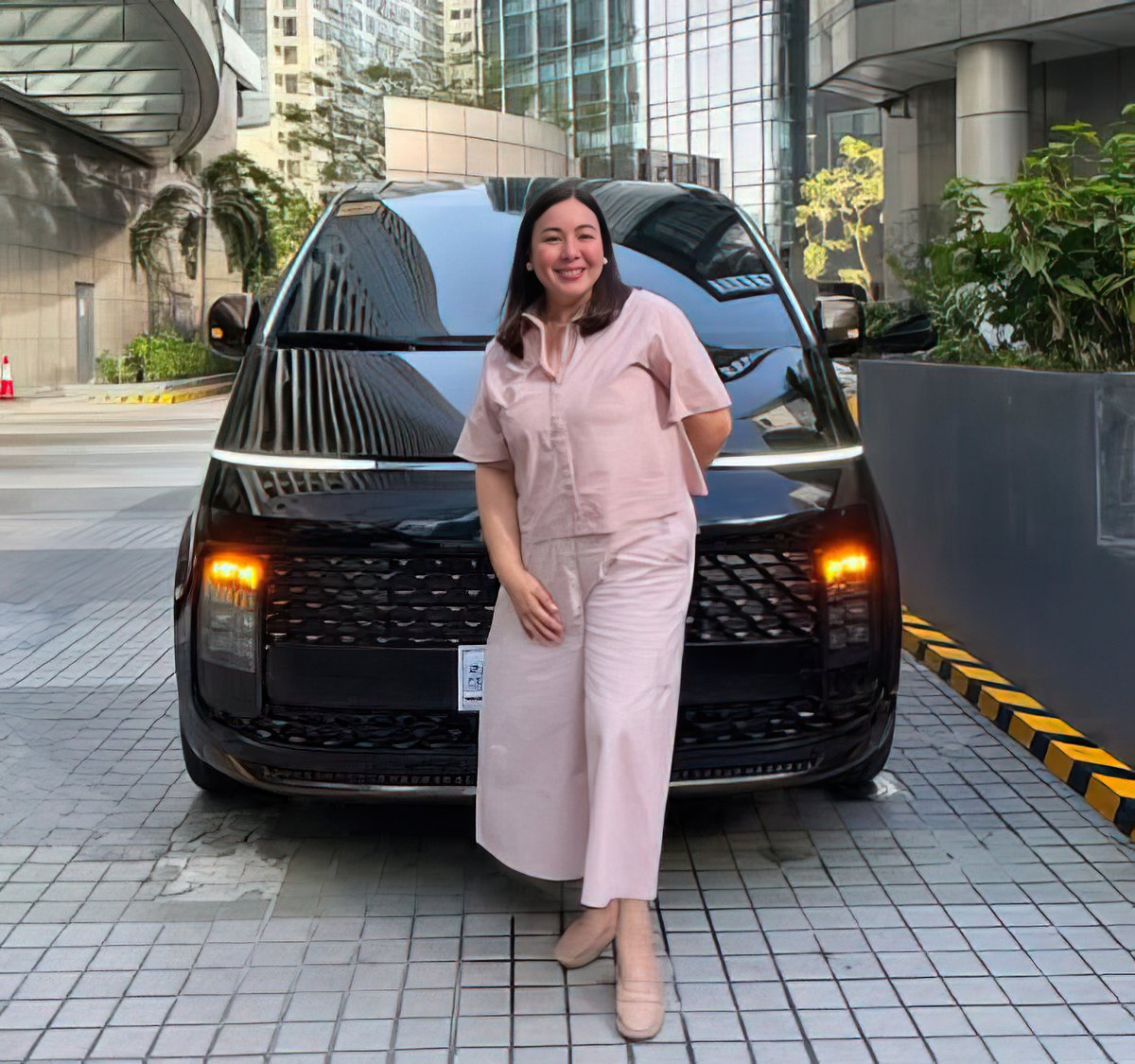 Julia Barretto reacts to viral car gift for mom Marjorie