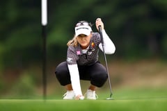 Henderson, Lee tied for LPGA lead