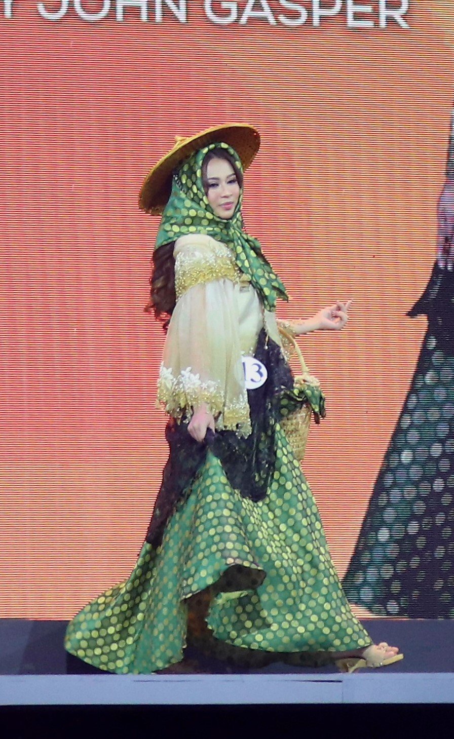 Mendieta wearing the ensemble by Kennedy Jhon Gasper that won the Best Designer for Farmers Creative Costume award.