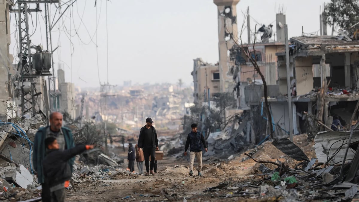 Gaza attacks kill 42