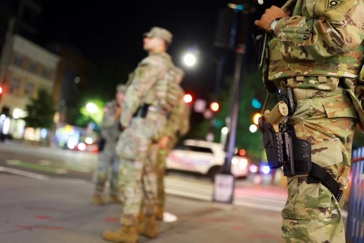 National Guard troops begin carrying weapons in Washington