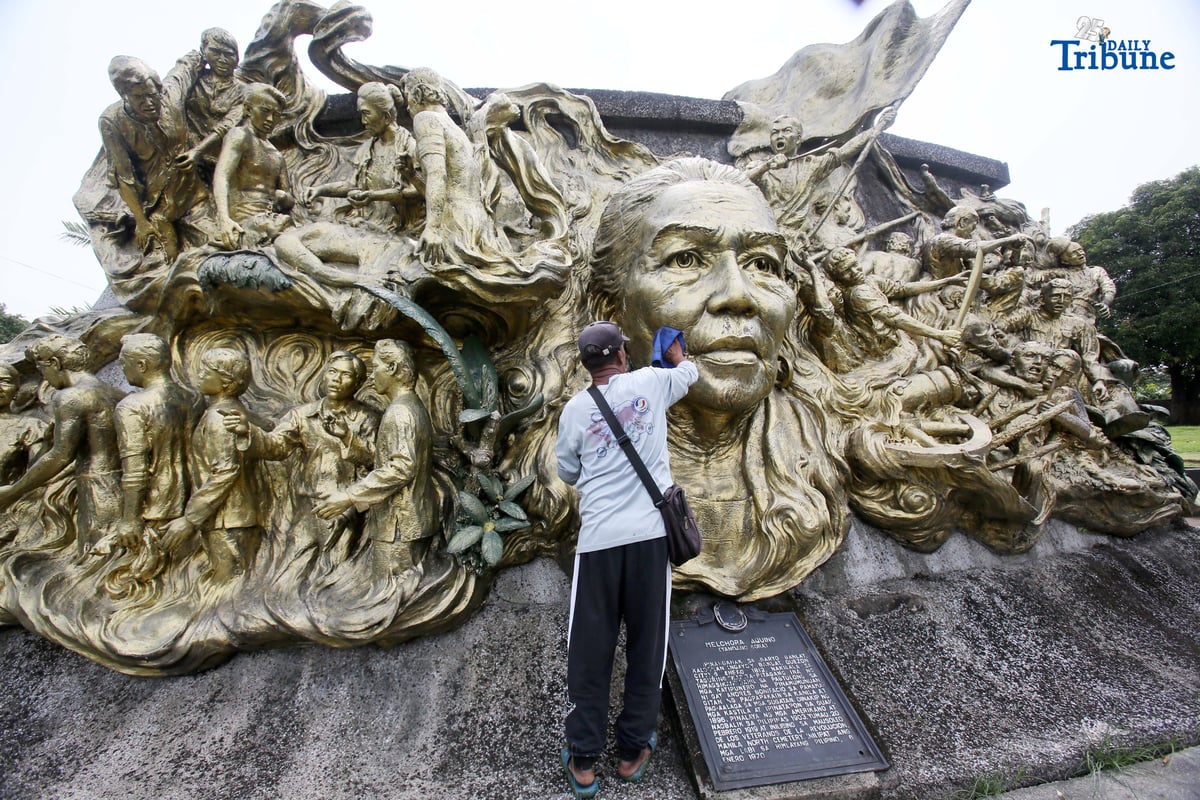 Caretaker tends Tandang Sora mural on National Heroes Day