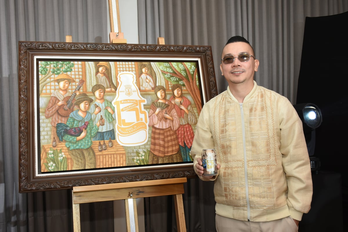Nacion and his ‘Balik Tanaw’ painting.