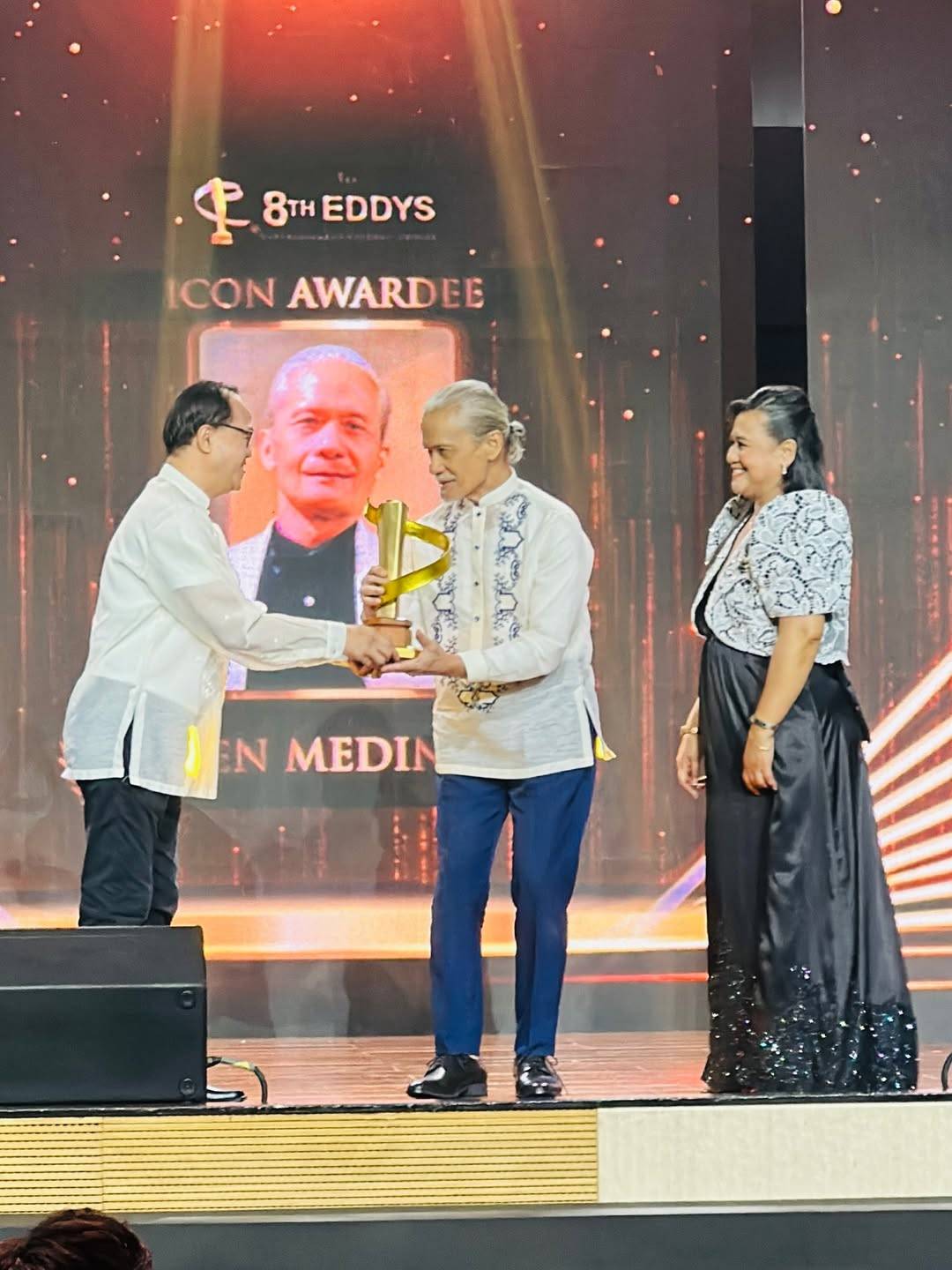 VETERAN actor Pen Medina received the Icon Award at the 8th EDDYs.