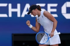 Swiatek wobbles at U.S. Open as Sinner targets third round