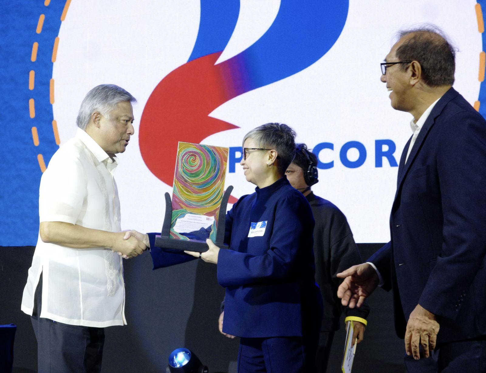 ASC honors PAGCOR chief for responsible gaming ad push