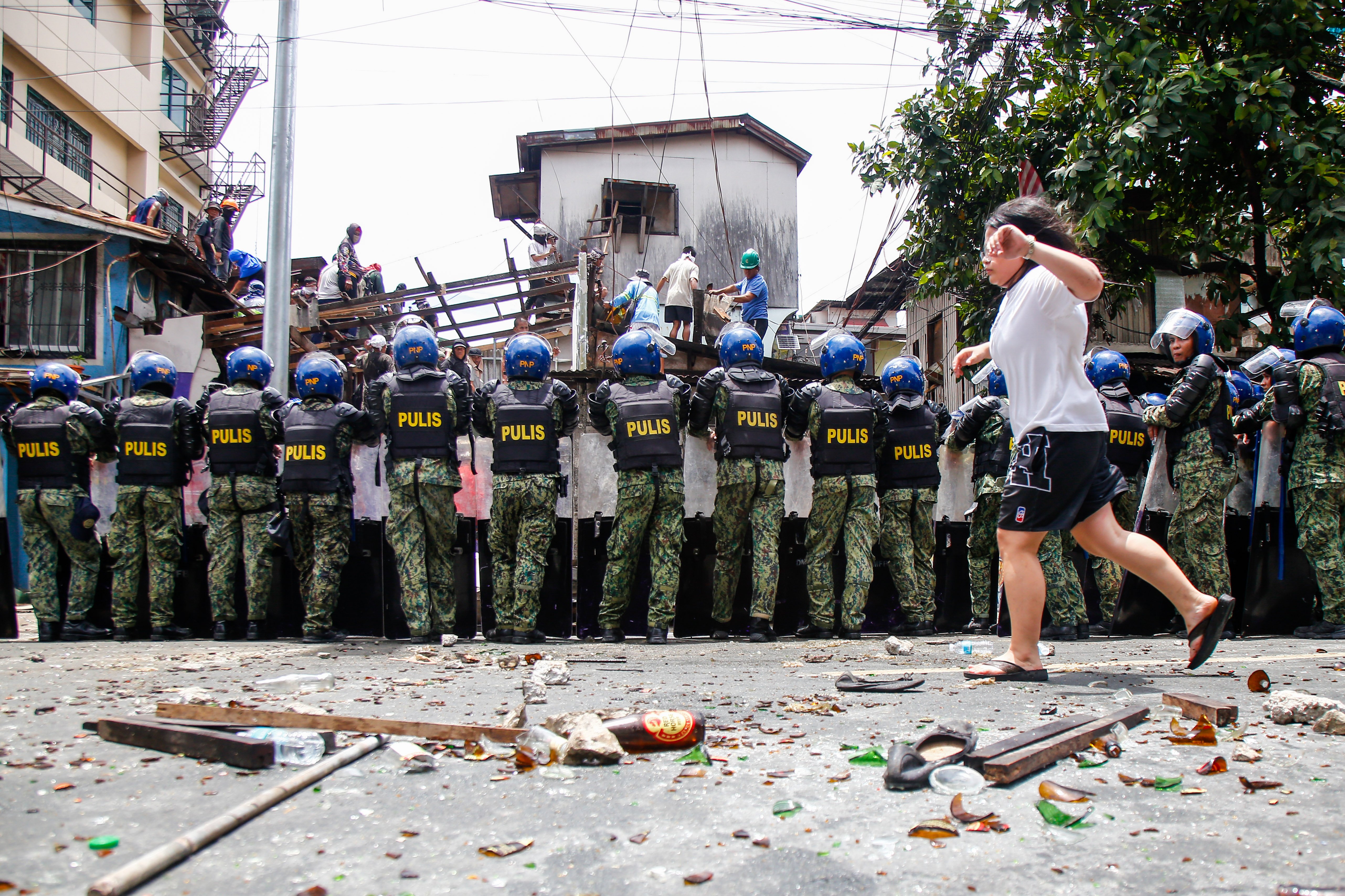 Tensions rise during Tondo demolition