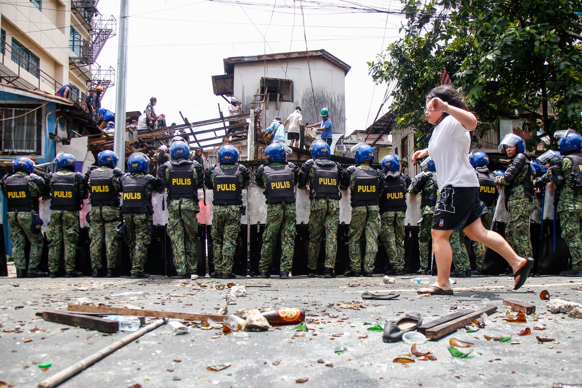 Tensions rise during Tondo demolition