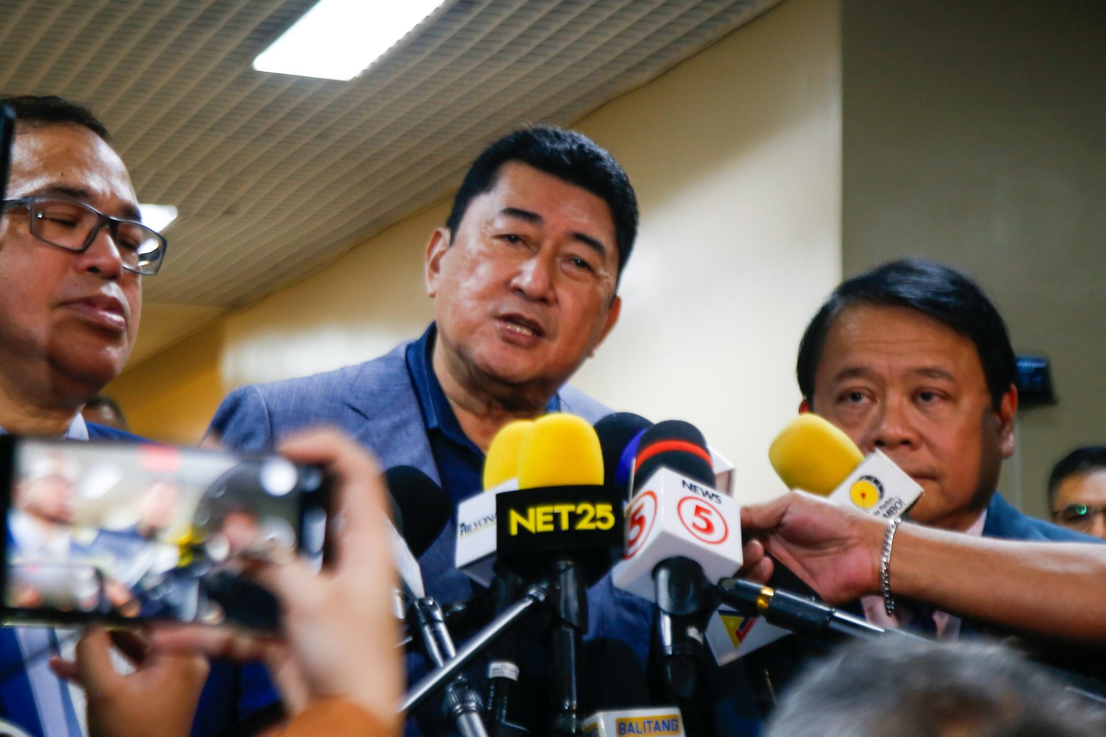 Lawyers Jacinto Paras, Manny Luna, and Ferdinand Topacio file an ethics complaint against Senator Risa Hontiveros-Baraquel for witness tampering at the Office of the Secretary-General of the Senate in the GSIS Building on 28 August 2025.