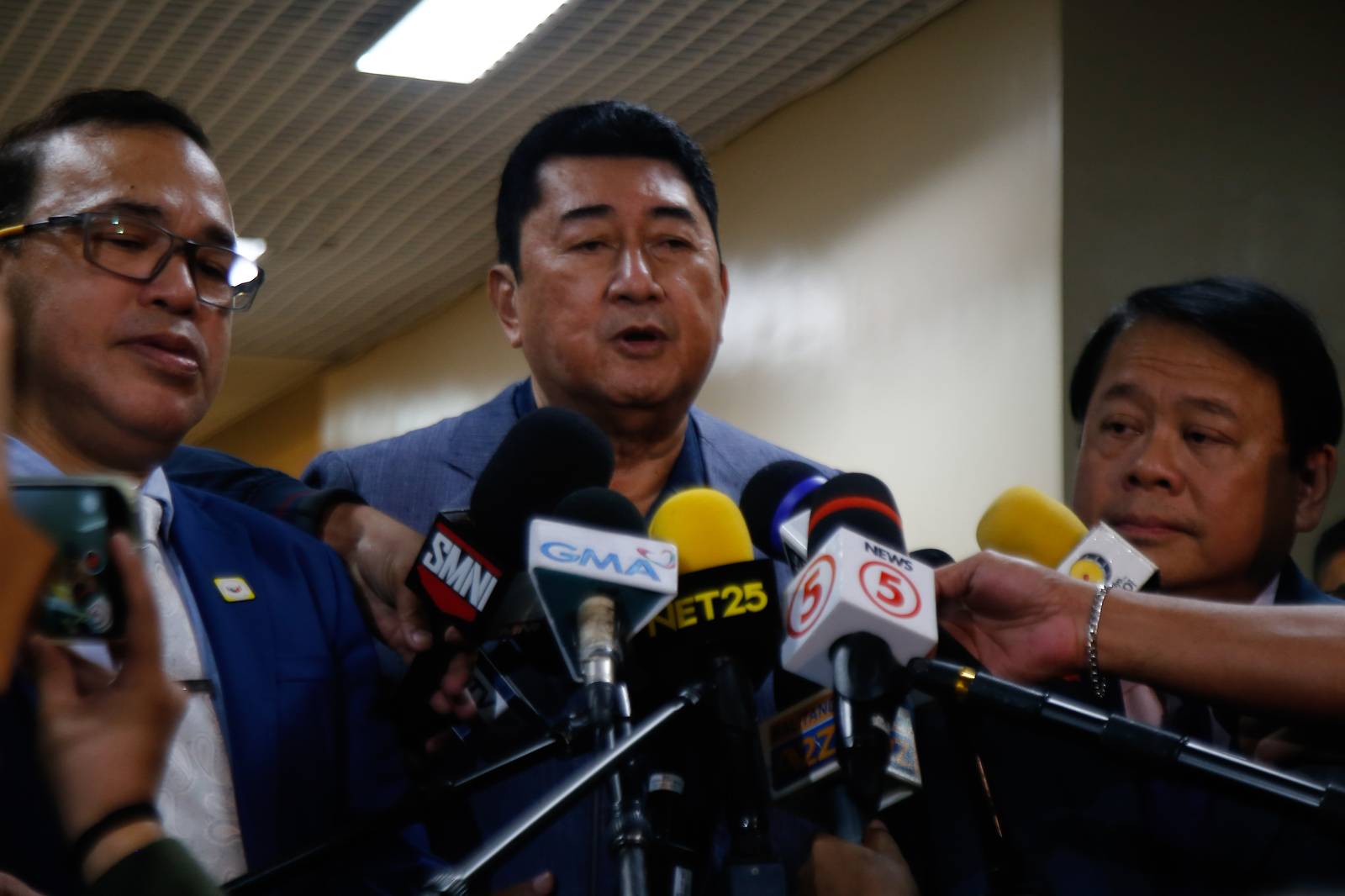 Lawyers Jacinto Paras, Manny Luna, and Ferdinand Topacio file an ethics complaint against Senator Risa Hontiveros-Baraquel for witness tampering at the Office of the Secretary-General of the Senate in the GSIS Building on 28 August 2025.