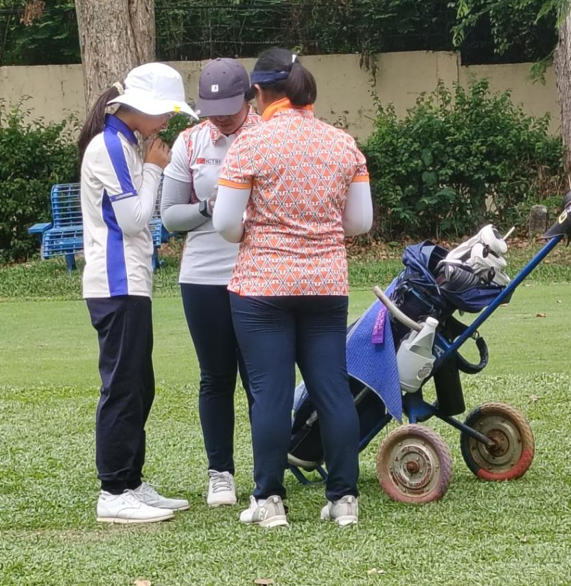 Sarines twins lead advance