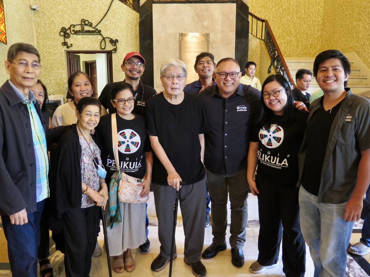 LEO Katigbak with Mike de Leon and family at the Manila Metropolitan Theater during the showing of restored ‘Giliw Ko.’