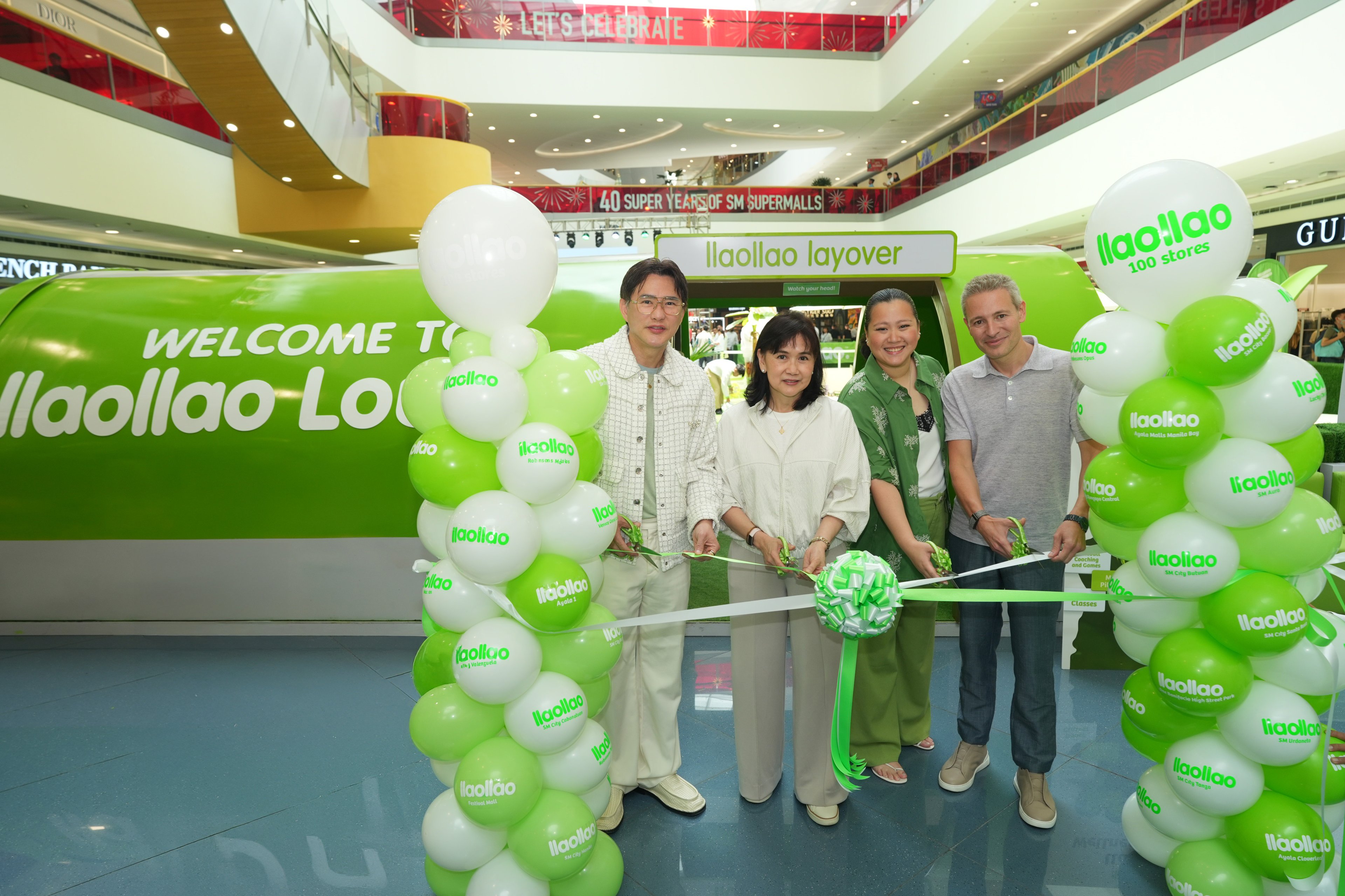 sm Malls president Steven Tan, Carol Sy of SM Malls, Coo llaollao Philippines Erika Dee-Gonzales, llaollao Spain ceo Pedro Espinosa Martinez.