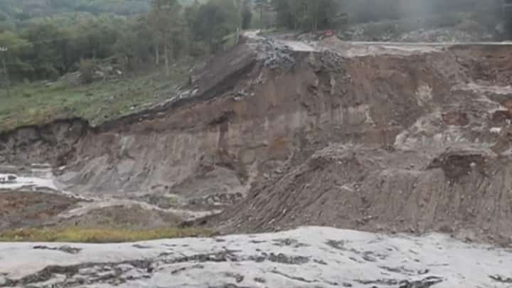 Norway sinkhole swallows motorway and railway, killing one