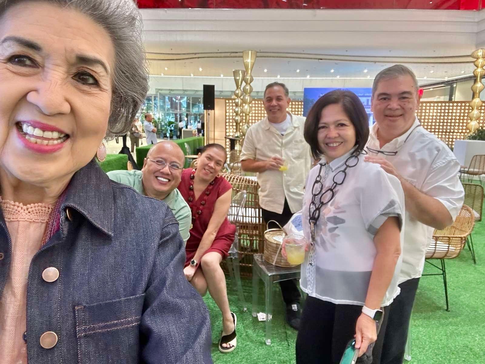 Artefino’s Maritess Pineda, Daily Tribune’s Luis Espiritu, Habi’s Mia Villanueva, Negros Trade Fair’s Mike Claparols, Mary Ann Féria Colmenares and Joey Gaston.