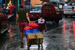 QC reels from 'Ondoy-like' floods as 36 barangays swamped