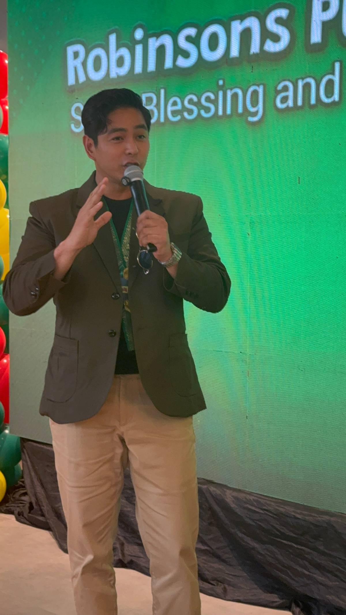 Coco Martin giving inspirational talks at the event opening