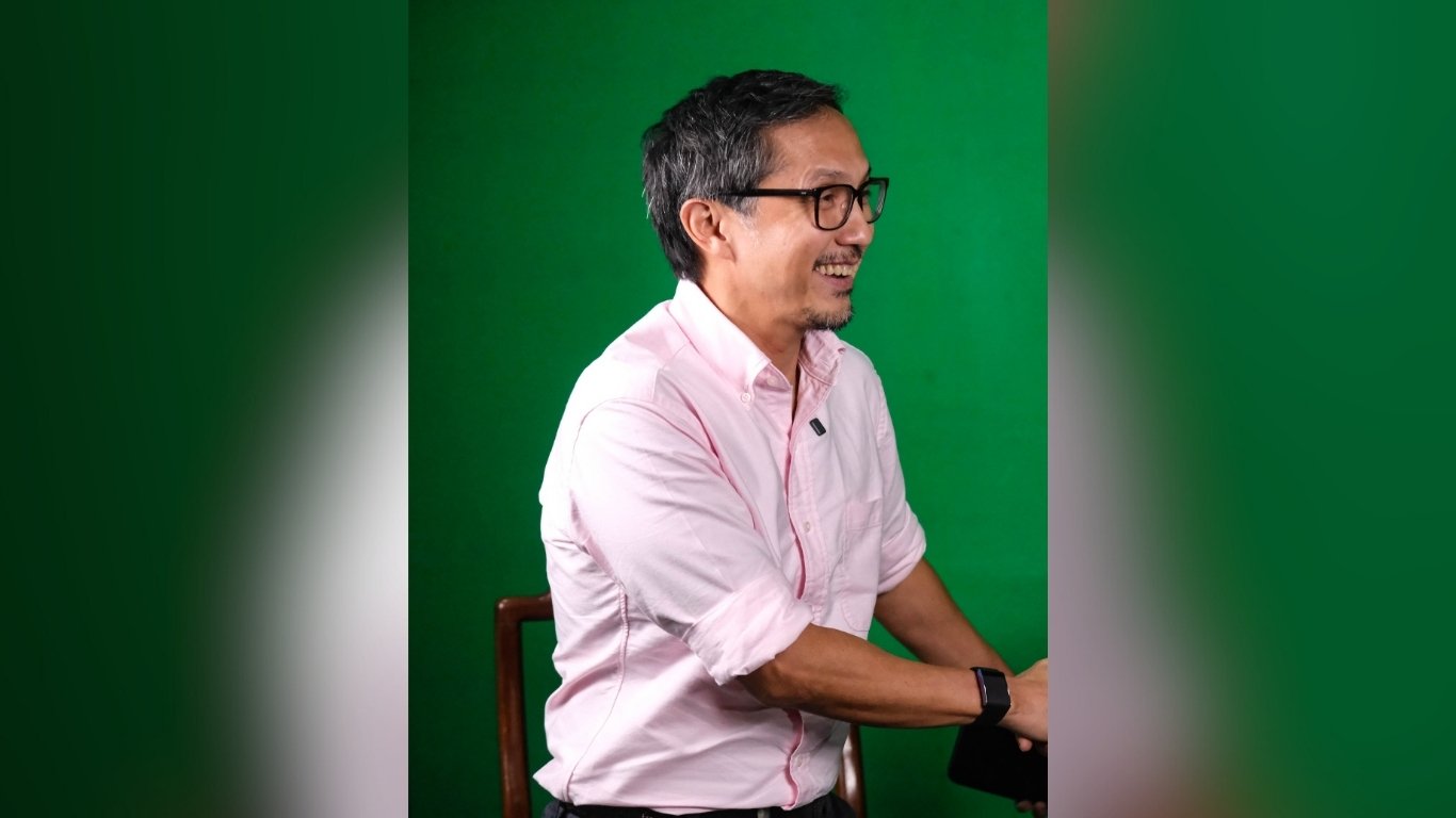 Bonoan out, Dizon in