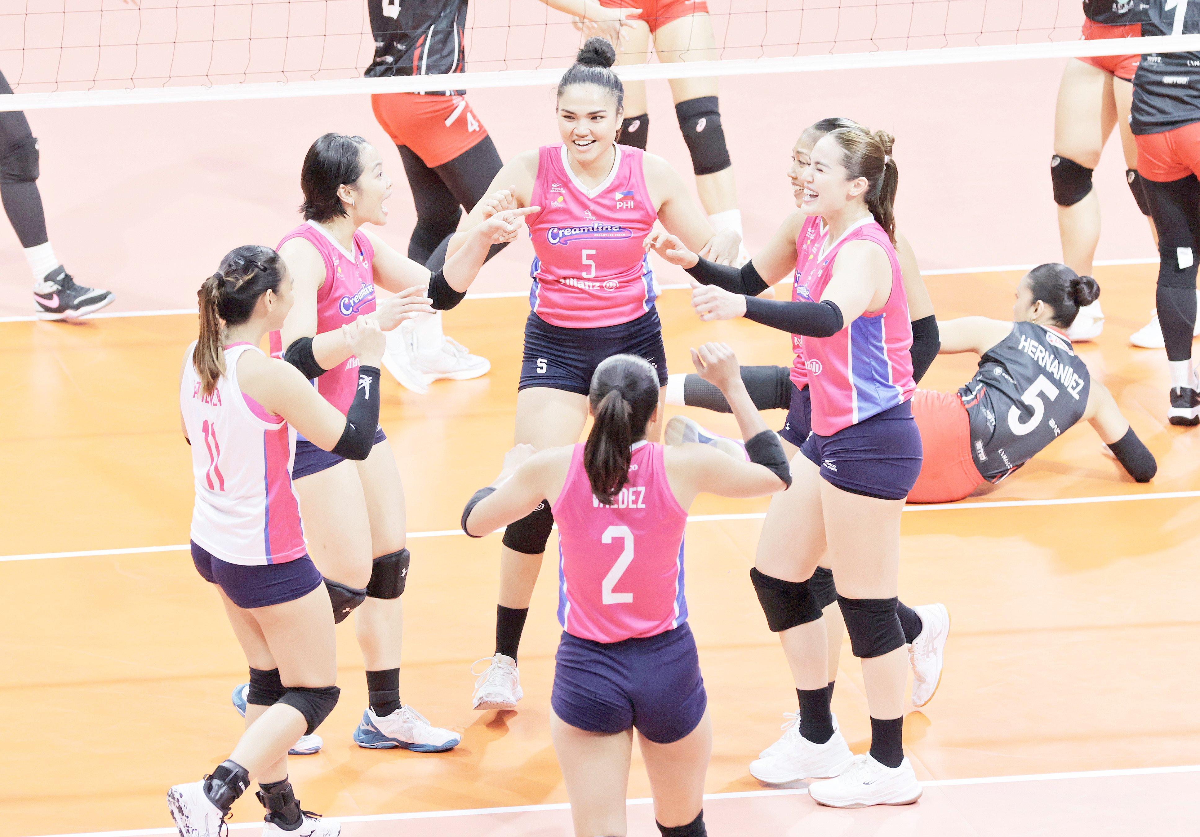 CREAMLINE celebrates after cruising to a 25-15, 25-13, 25-22 win over Chery Tiggo to finish third in the PVL Invitational on Sunday.