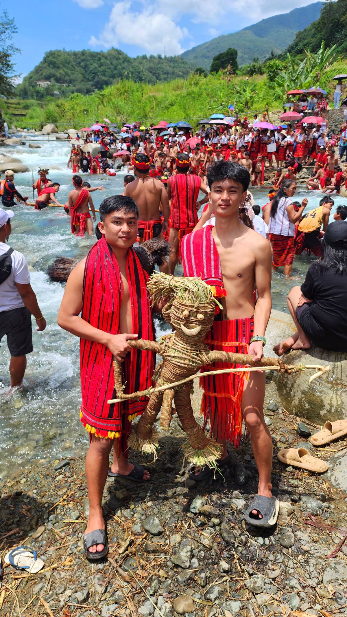 The kina-ag, an anthromorphic figure made of staws and vines serving like a mascot, of the village of Nungulunan.