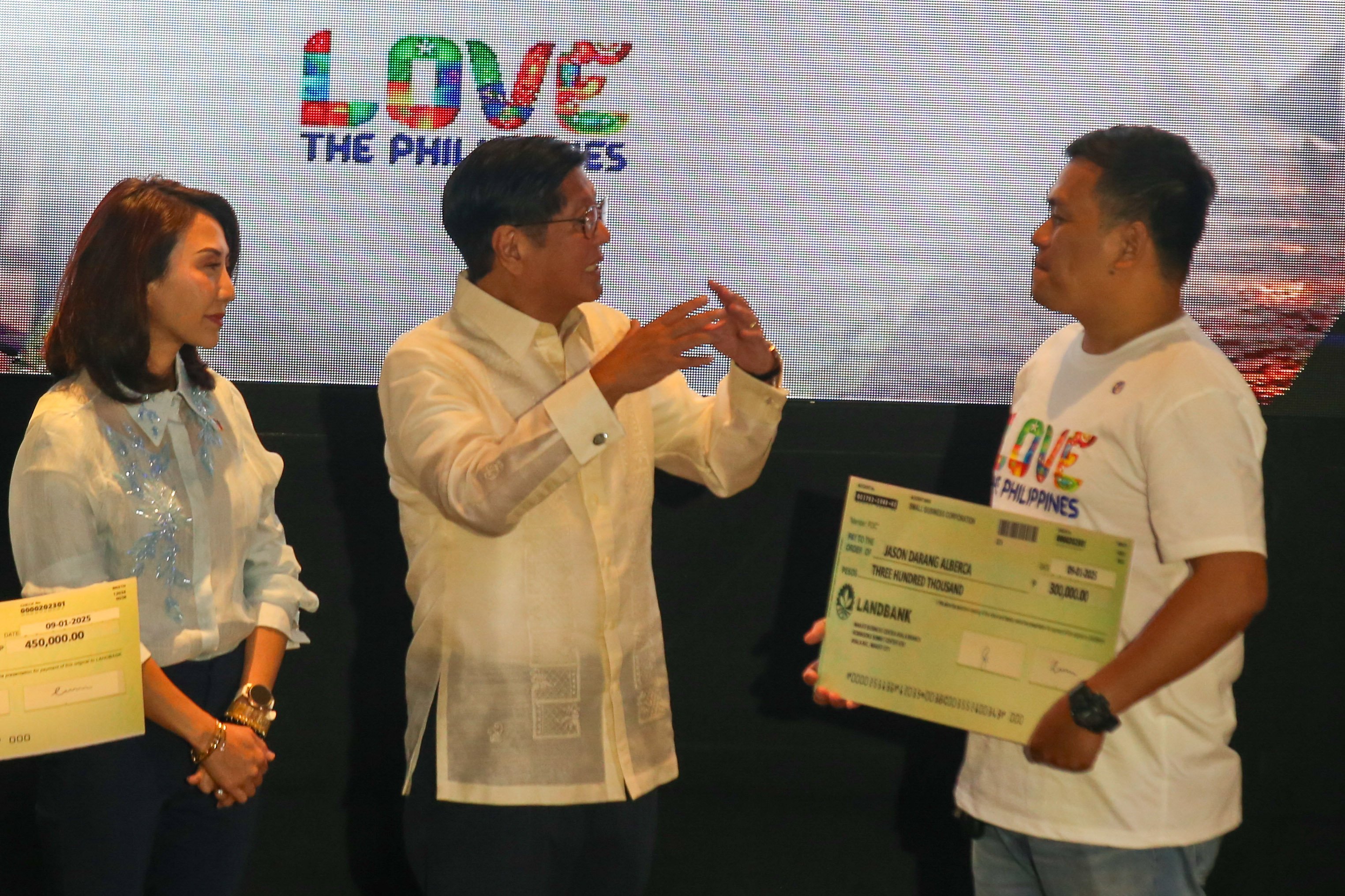PBBM leads the awarding of 'Turismo Asenso' loans