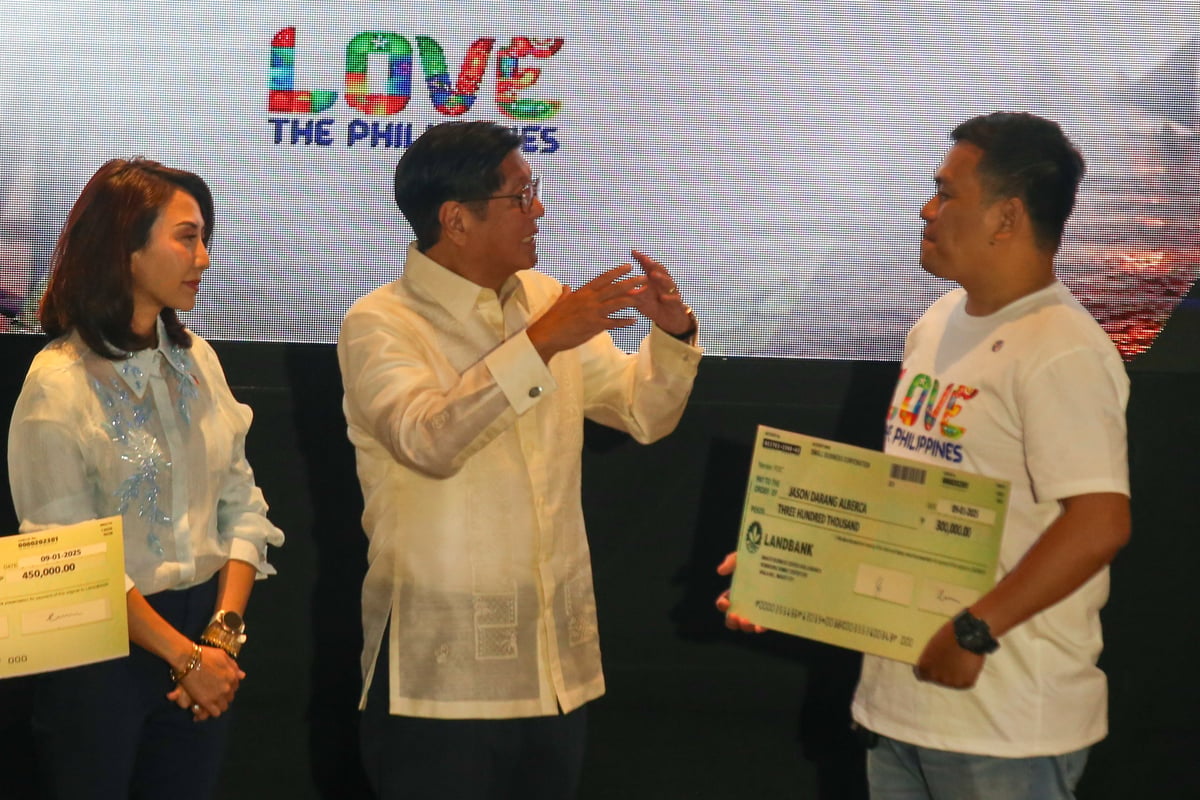 PBBM leads the awarding of 'Turismo Asenso' loans
