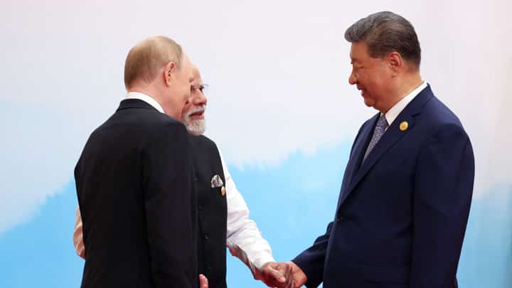 RUSSIA’s President Vladimir Putin (left) speaks with India’s Prime Minister Narendra Modi (center) and China’s President Xi Jinping during the Shanghai Cooperation Organization Summit in Tianjin on 1 September 2025.