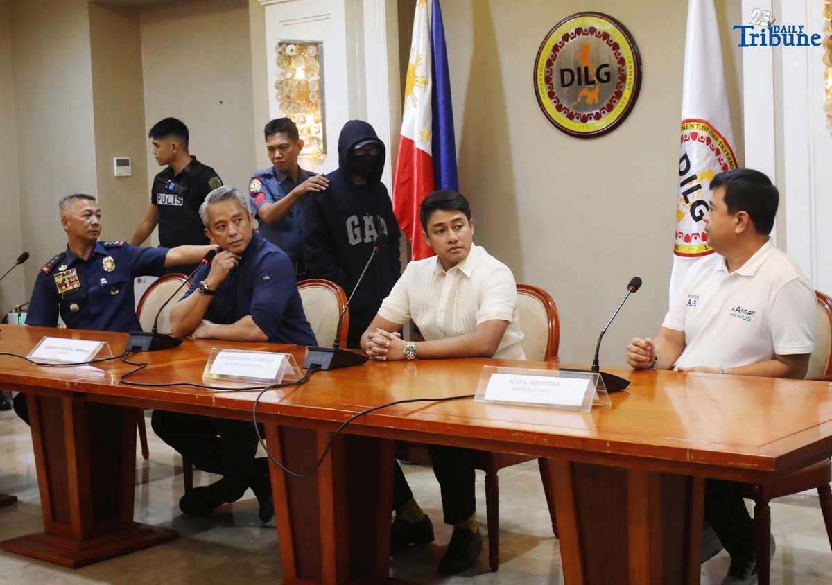 Interior Secretary Jonvic Remulla, PNP acting chief Lt. Gen. Jose Melencio Nartatez Jr., Cavite Gov. Francisco Gabriel Remulla, and Imus Mayor Alex Advincula present to the media the suspect in the Bacoor, Cavite road rage case, which left a 54-year-old Meralco technician dead. The suspect, now facing murder charges at the City Prosecutor’s Office in Dasmariñas, was presented during a press conference at the Quezon City Reception House on Monday.
