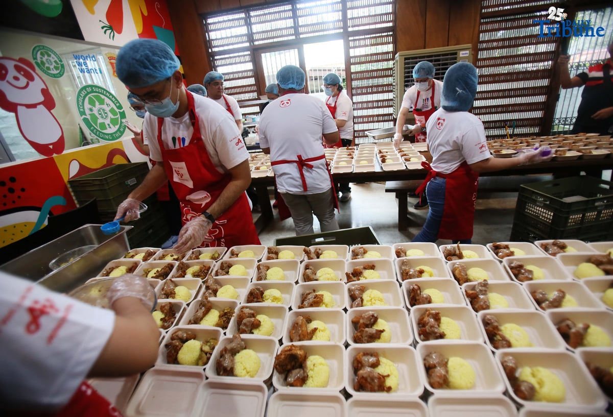 Ajinomoto Philippines President Koichi Ozaki and Scholars of Sustenance (SOS) Philippines Country General Manager Rachel Luna join forces in preparing nutritious meals at the Rescue Kitchen in Better World Diliman, Quezon City, as part of Ajinomoto’s Sustainable Food Education Awareness program. The collaboration underscores their shared commitment to curbing food waste and supporting vulnerable communities with sustainable, nourishing solutions.