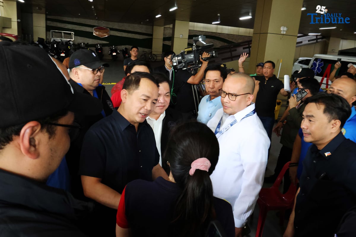 CUSTOMS SEIZES LUXURY CARS.
The Bureau of Customs inspects luxury vehicles owned by the Discaya family, in Pasig City on 2 September 2025.
Authorities confiscated two cars during the operation.