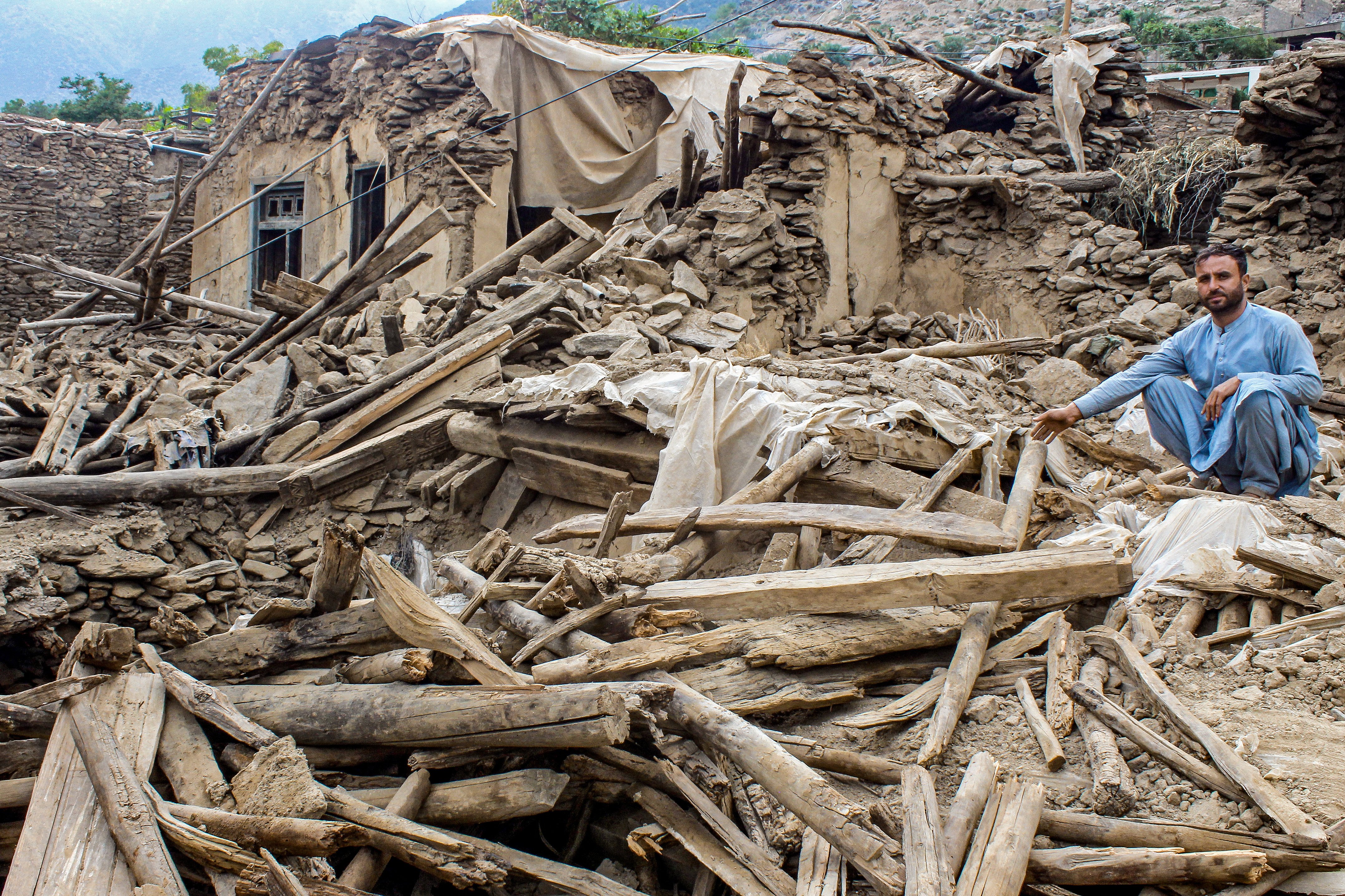 Hope fades in finding Afghanistan quake survivors