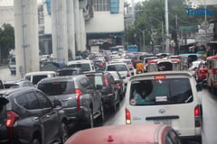 Heavy traffic in North Fairview 