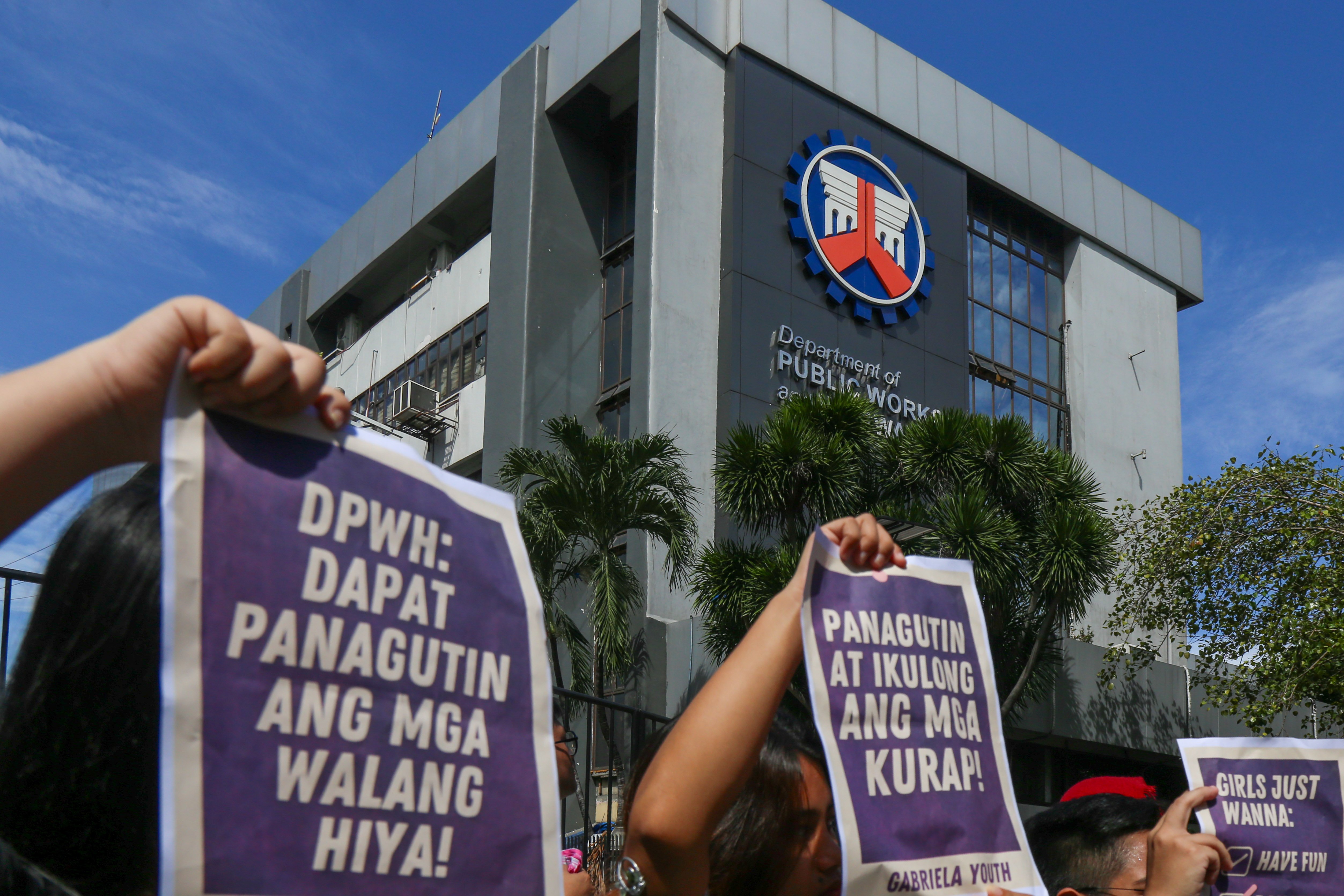 Students stage protest vs corruption in DPWH

