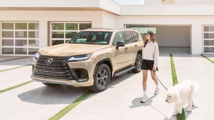 LEXUS at Mitsukoshi reimagines modern luxury through companionship, showing that even pets are part of the brand’s thoughtful hospitality.