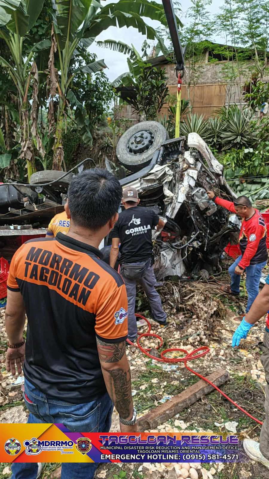 Truck driver and wife hurt as wing van tips over in Bukidnon