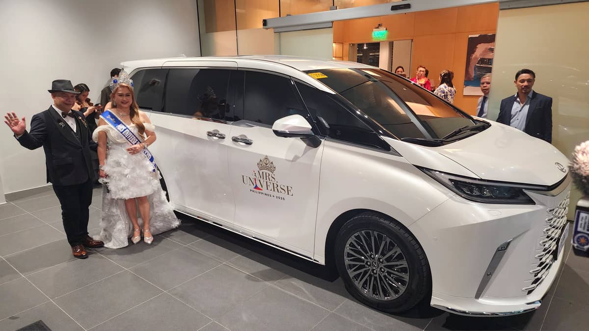 A Lexus LM car with the Mrs. Universe Philippines logo was turned over to her.