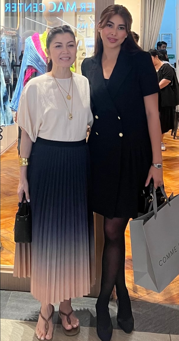 Ana Amigo and Milka Romero.