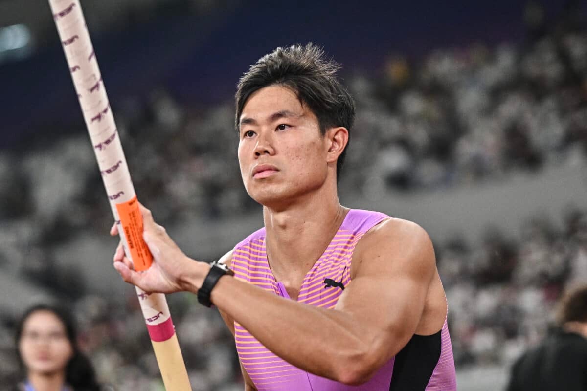 Obiena finishes third in Beijing